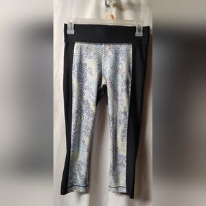 Teen GirlCapris Leggings Black and White Patterned Size M
